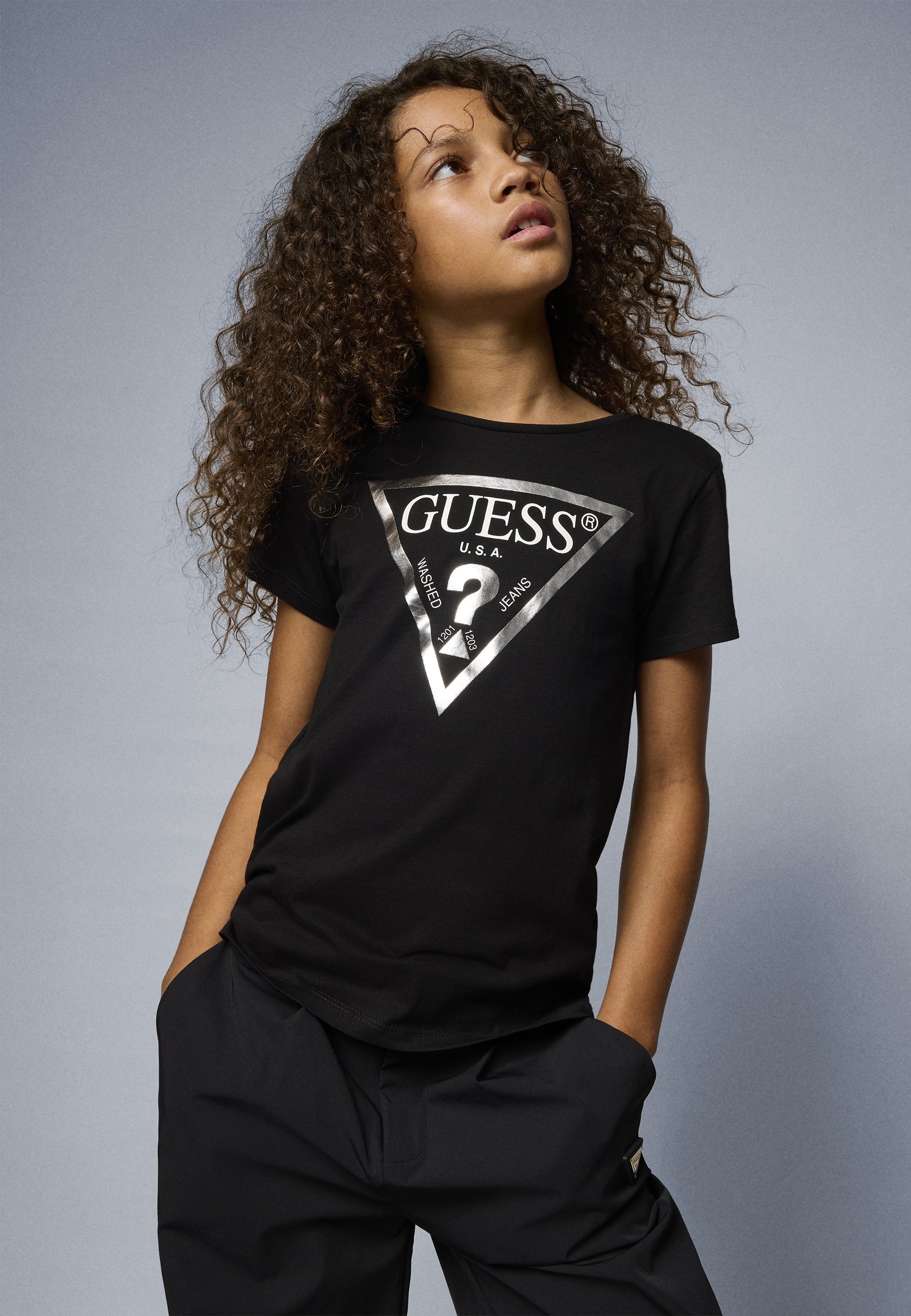 Guess CORE JUNIOR marškinėliai su spauda - juodi