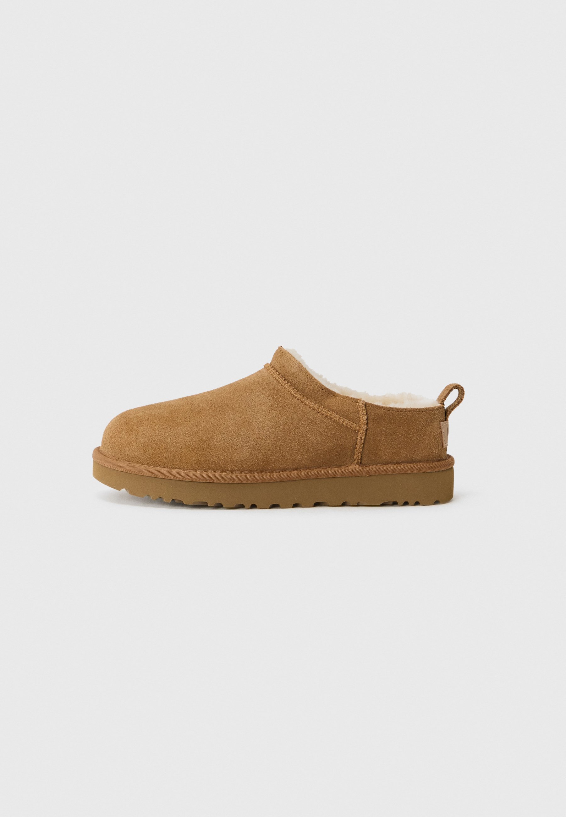 UGG CLASSIC MICRO UNISEXE - Pantoufles - châtaigne