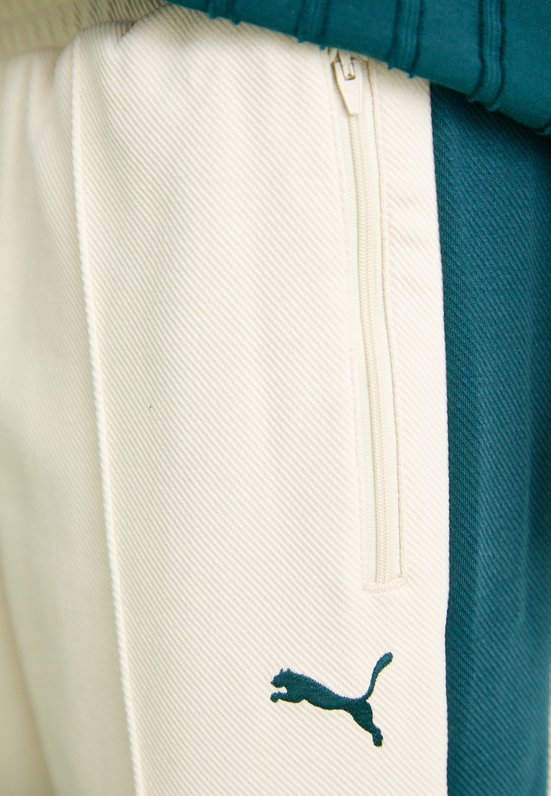 Puma JACQUARD - Trainingshose - Alpinschnee/Grünes Gelände