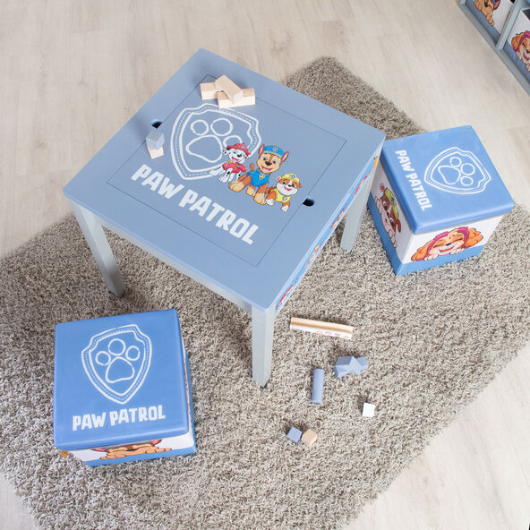 Istuinryhmä käännettävällä jalustalla, Ryhmä Hau