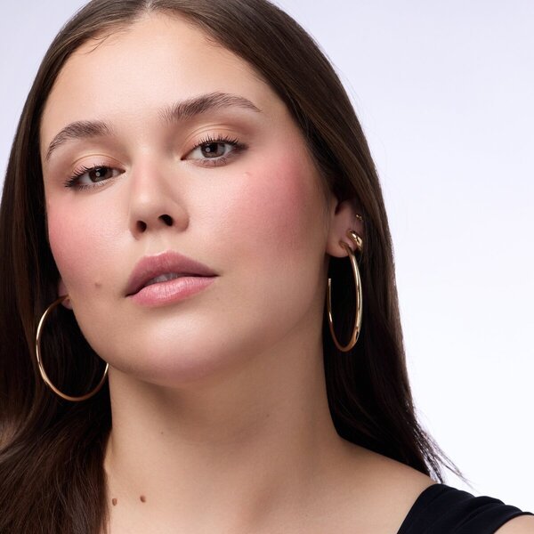 Catrice Blushin' Charm multifunkčná tyčinka 030 Ruby Darling 5,5 g