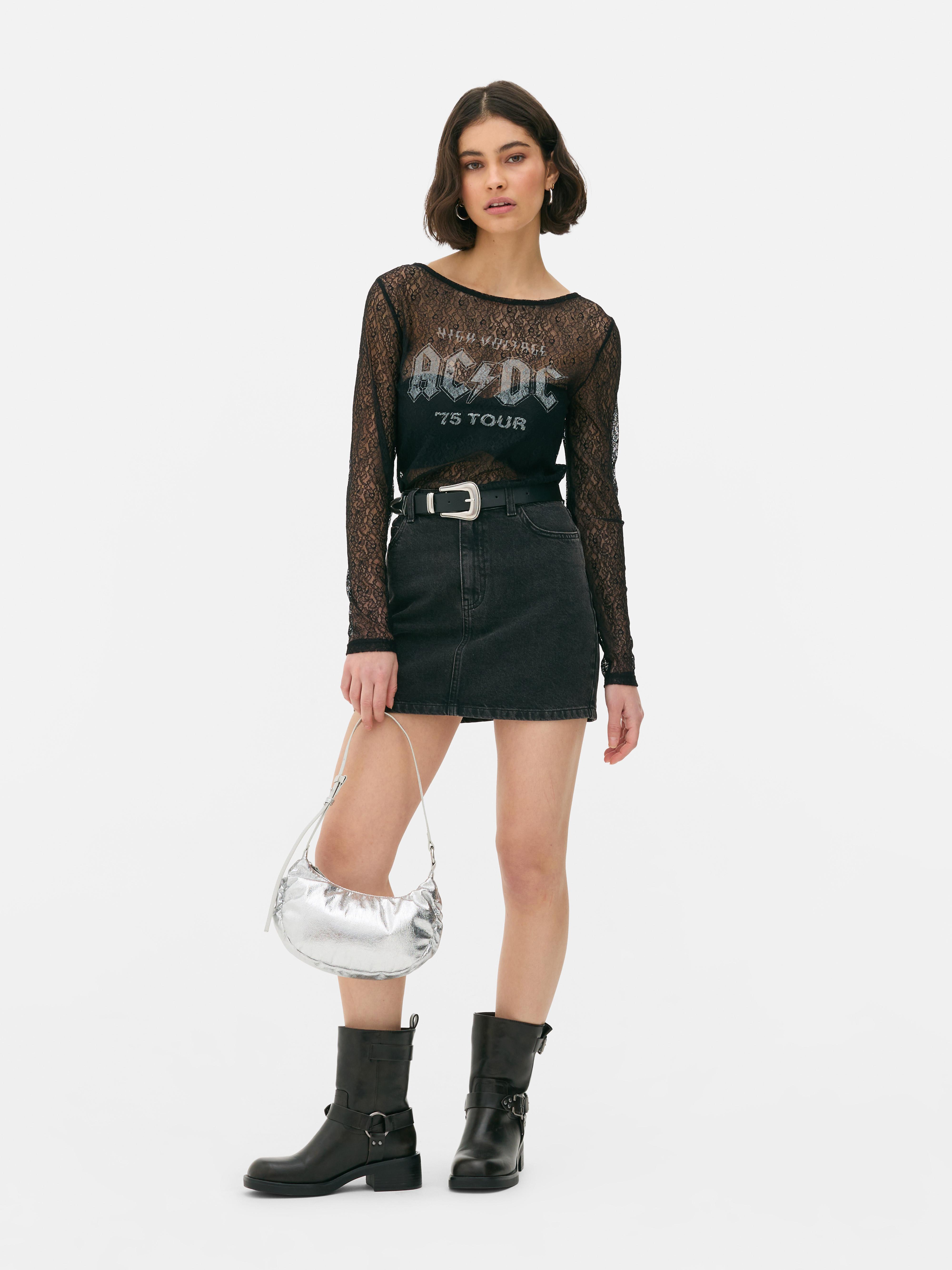 Tricou AC/DC cu mânecă lungă din plasă Un tricou cu mânecă lungă din plasă cu un design al trupei AC/DC