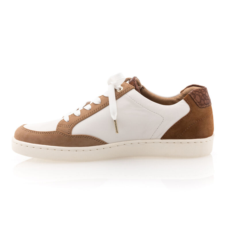 Zapatillas deportivas para mujer color beige.