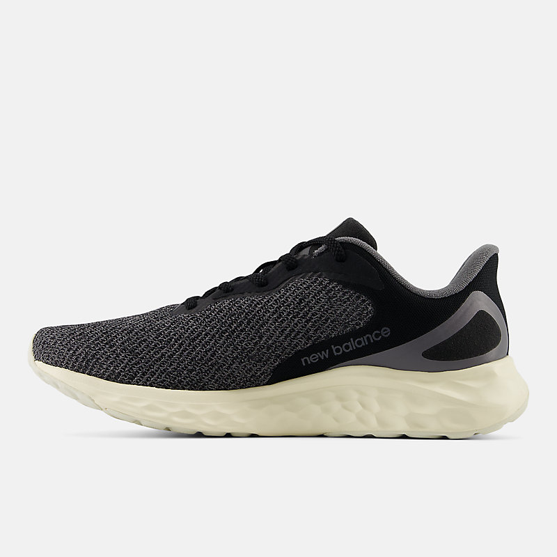 Tênis masculino Fresh Foam Arishi v4 - preto com detalhes em Castlerock e angorá