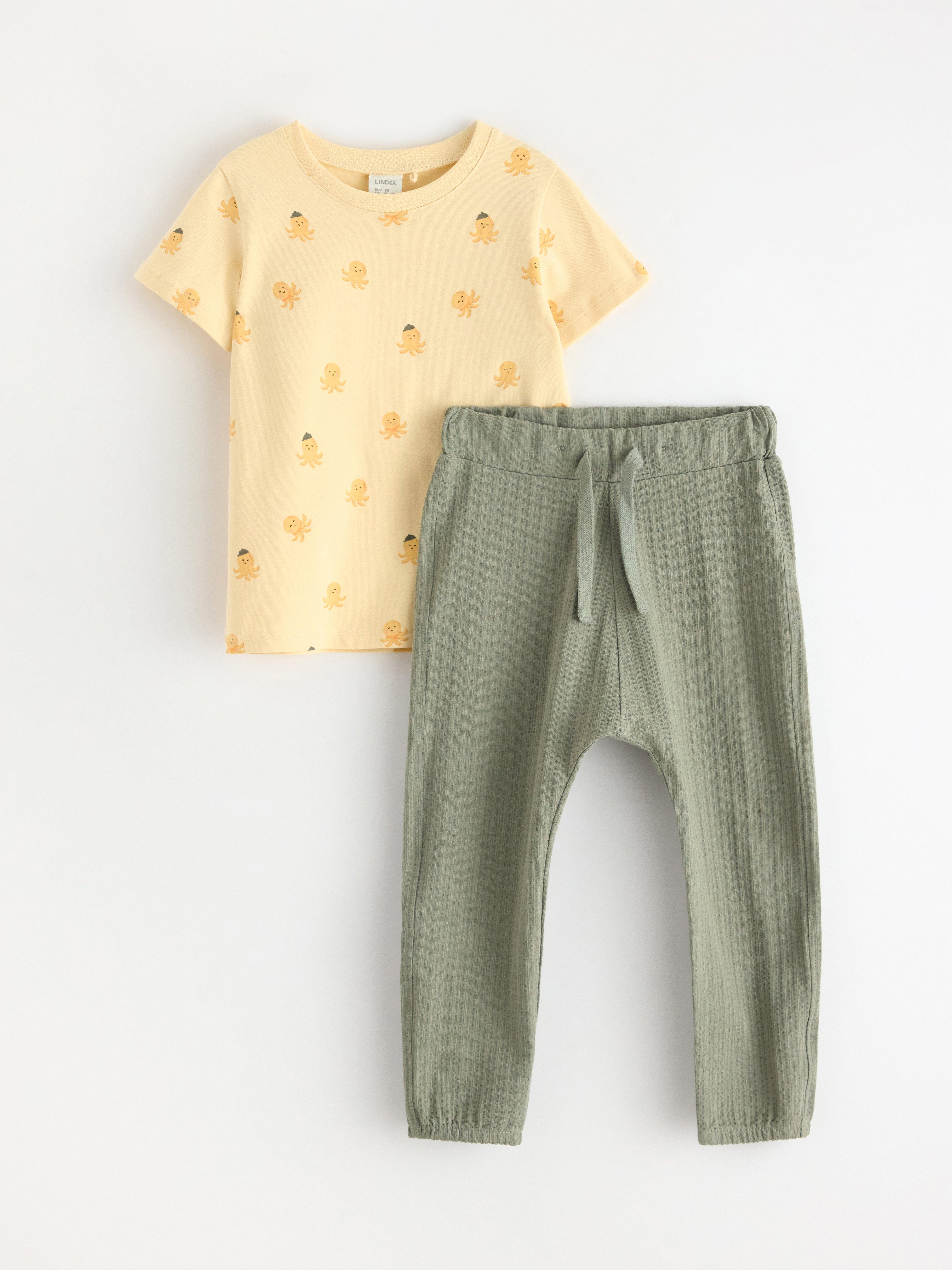 Ensemble - t-shirt et pantalon vert poussiéreux