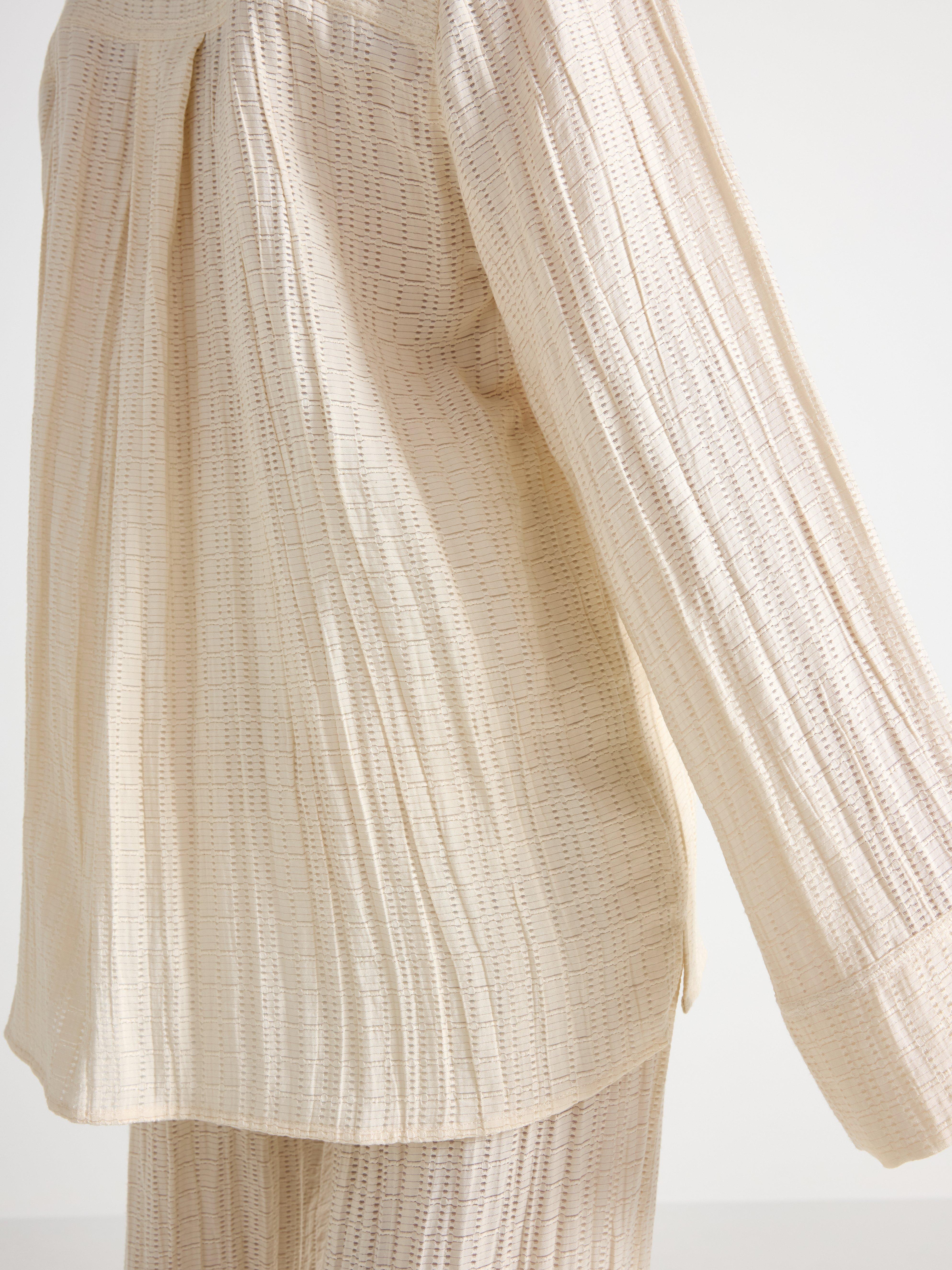 Camisa texturizada color blanco roto