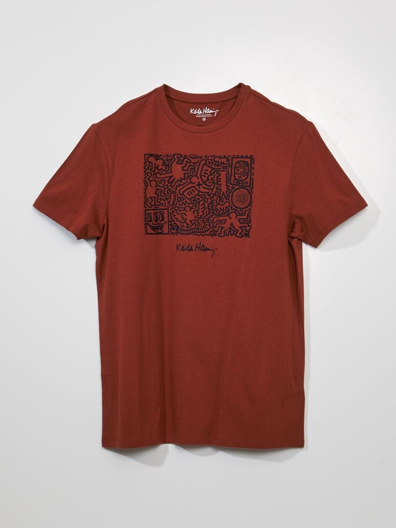 Camiseta preta com o logo da Fundação Keith Haring