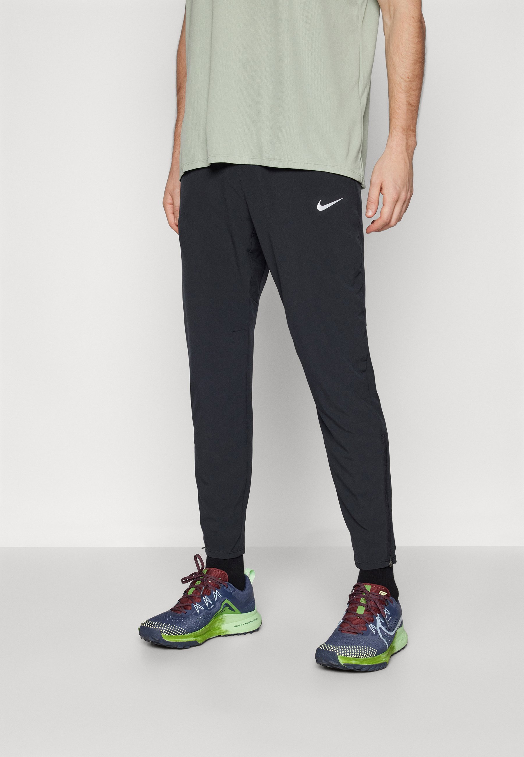 Nike Performance STRIDE - Trainingsbroek - zwart/reflecterend zilver