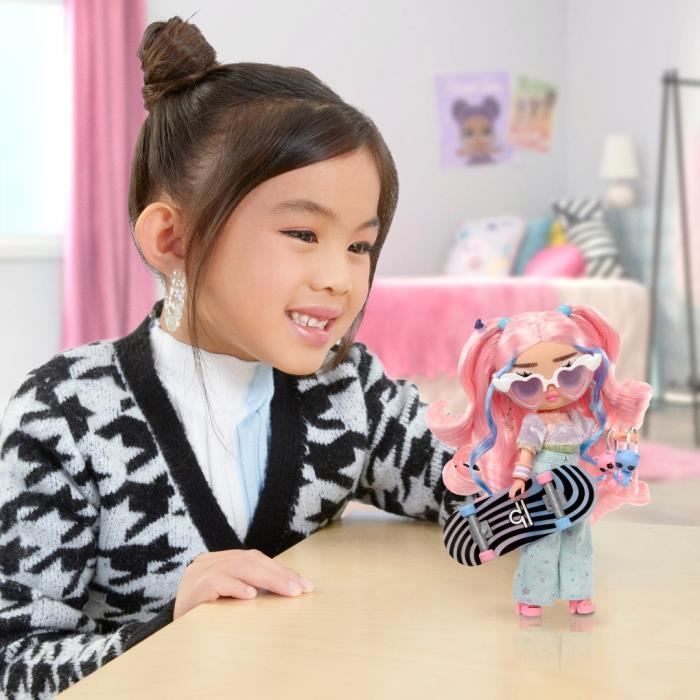 LOL Surprise Tweens - 24cm Articulated Fashion Doll - Flora Moon - 2 Outfits and Several Accessories - Ages 4+