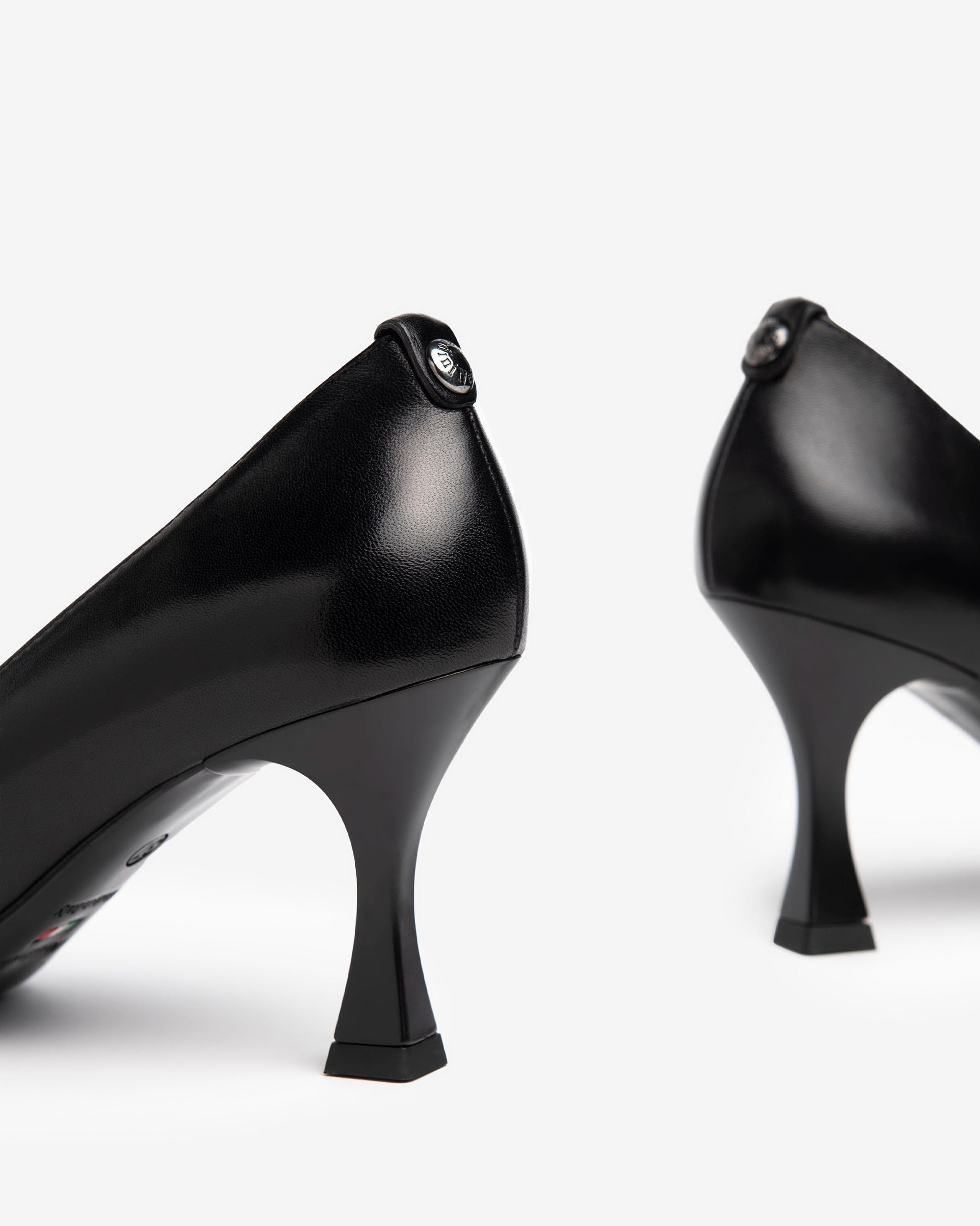  Damen-Pumps aus Leder