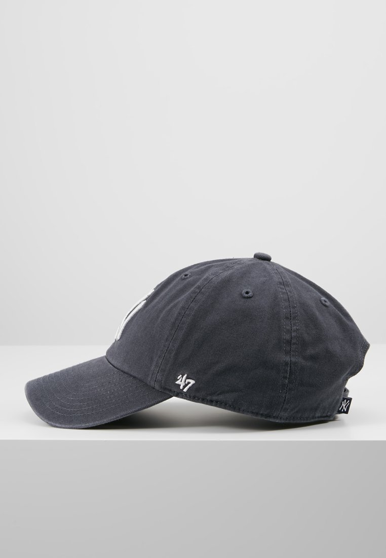 '47 Caps