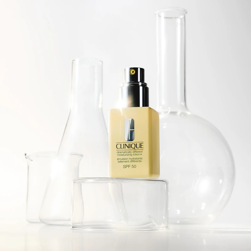 Clinique Dramatically Different™ Hydraterende Lotion SPF50 Gezichtscrème