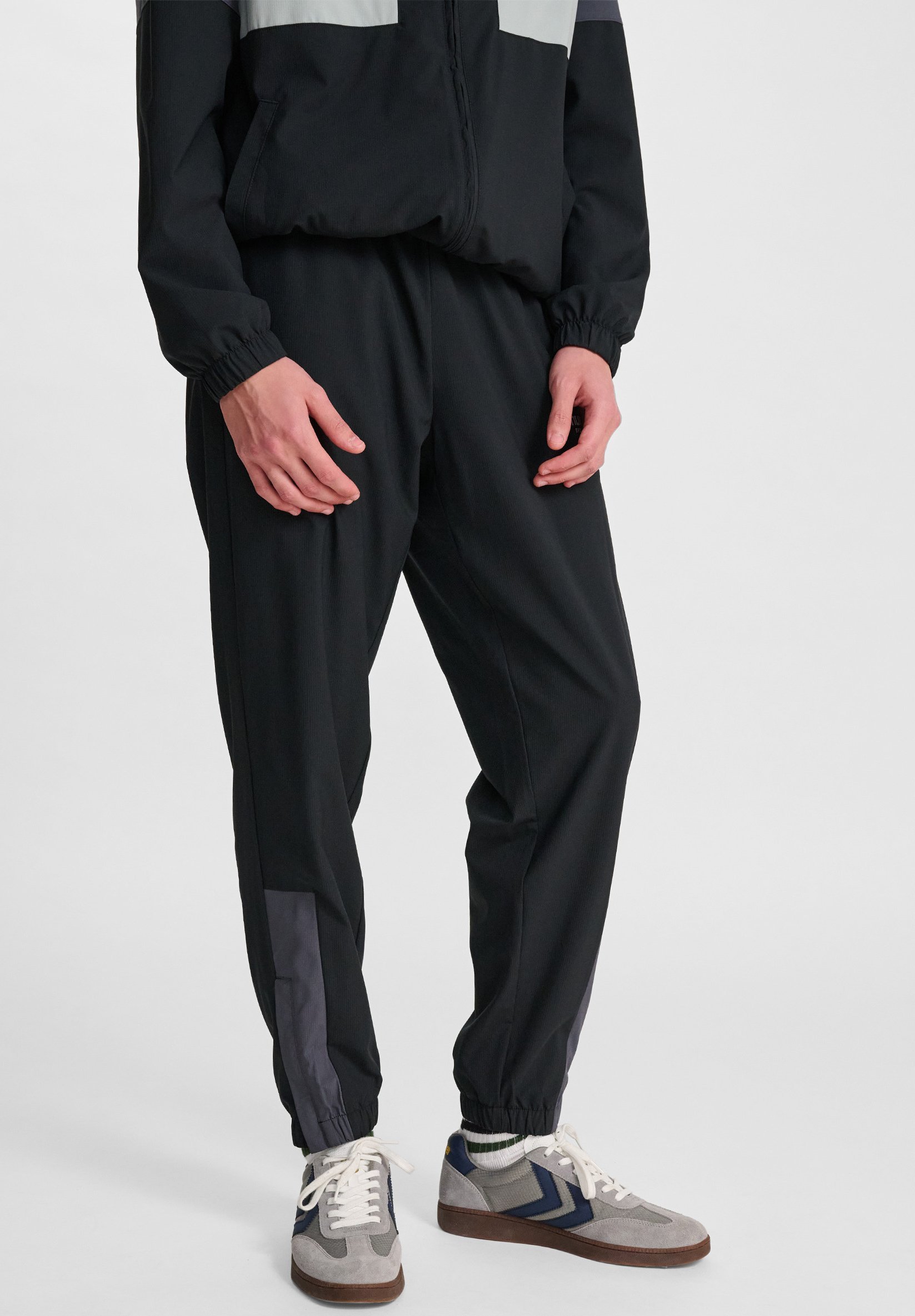 Pantaloni della tuta Hummel - neri