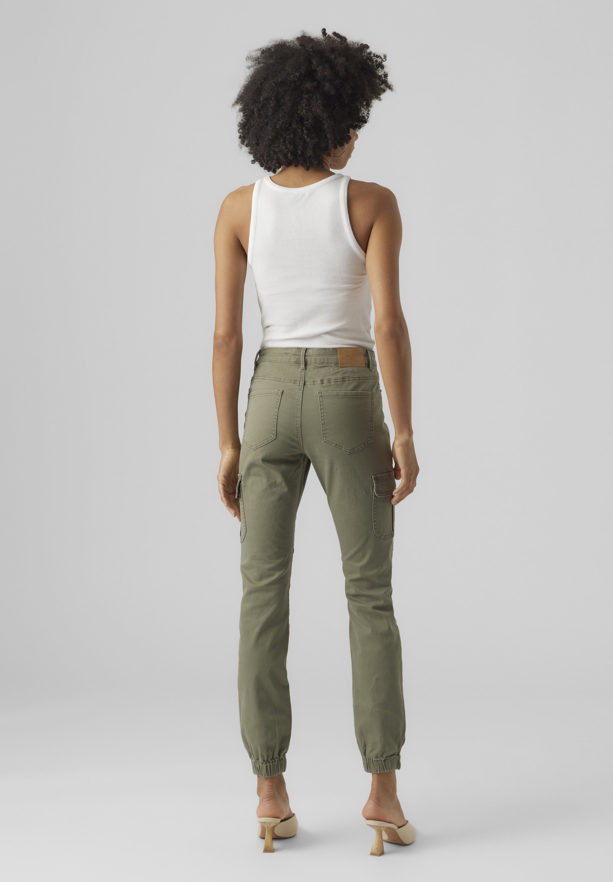 Vero Moda VMIVY ANKLE - Cargobroek - klimopgroen