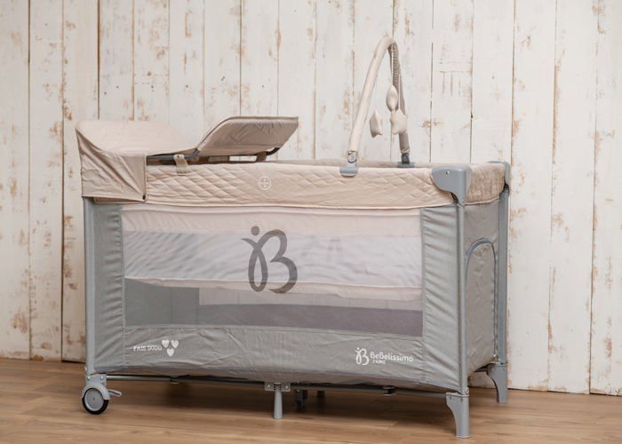 BEBELISSIMO – Reisebett für Babys – Faltbett – ab Geburt – mit Schlaffunktion – Wickeltisch und Spielzeug – beige/grau
