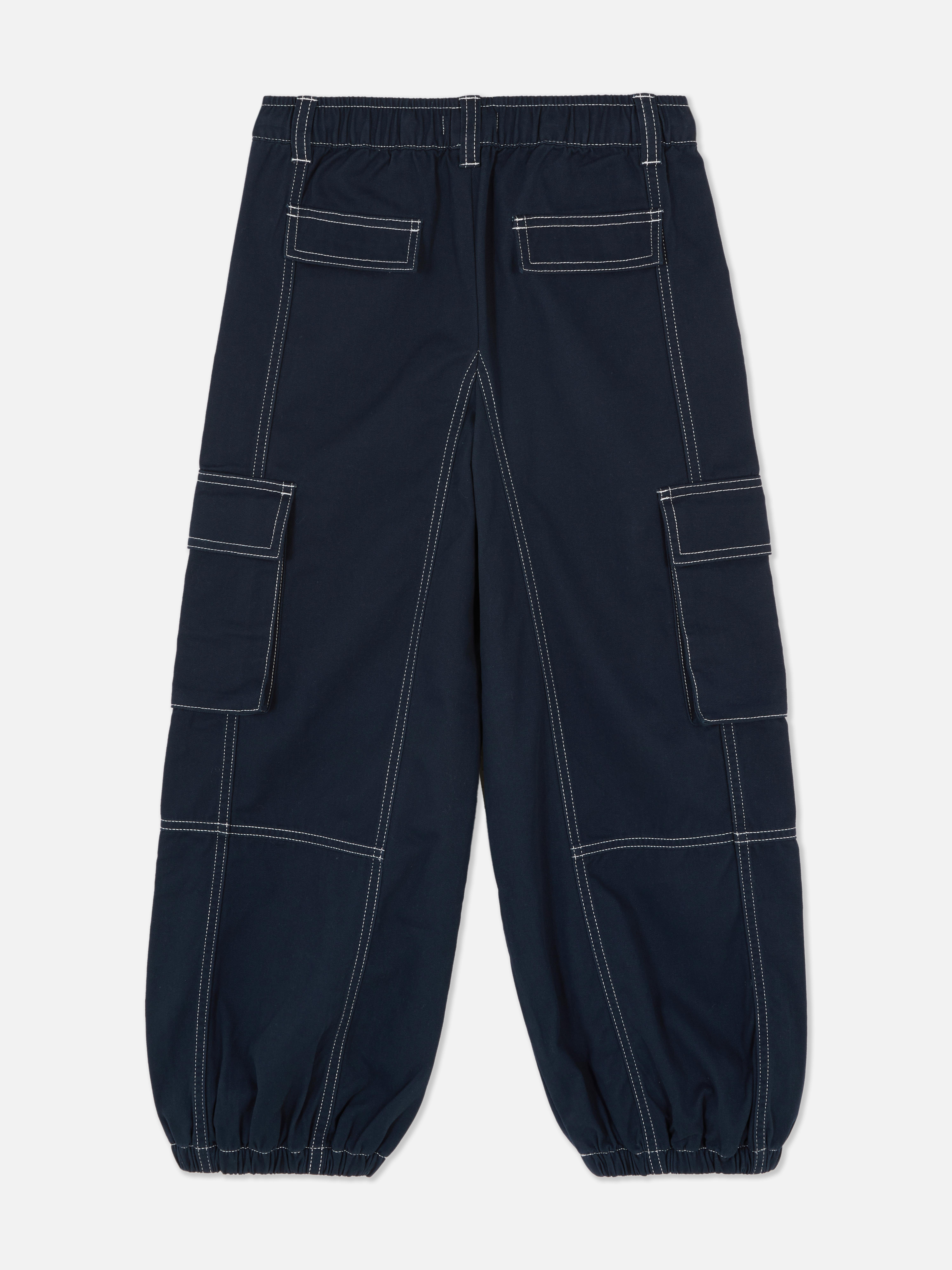 Cargohose mit Kontrastnähten, weitem Bein, Kontrastnähten und Bündchen am Knöchel