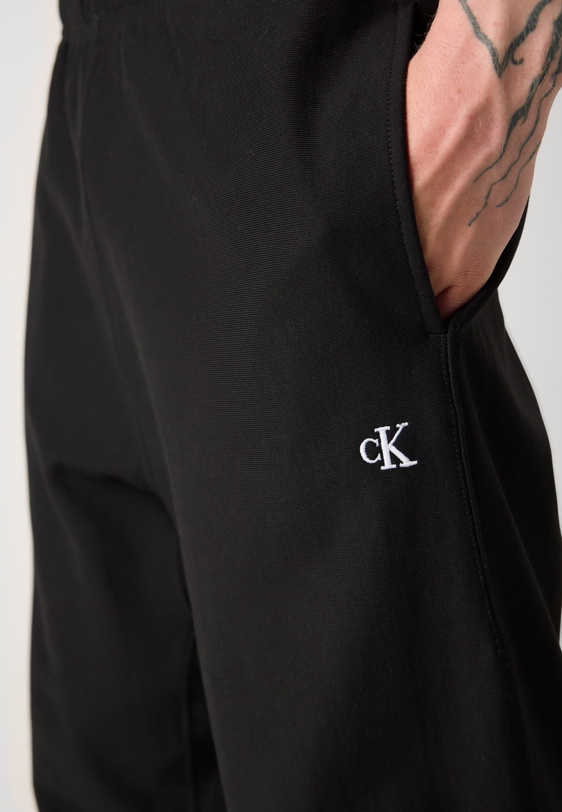 Calvin Klein Jeans PREMIUM MONOGRAM - Trainingsbroek - zwart