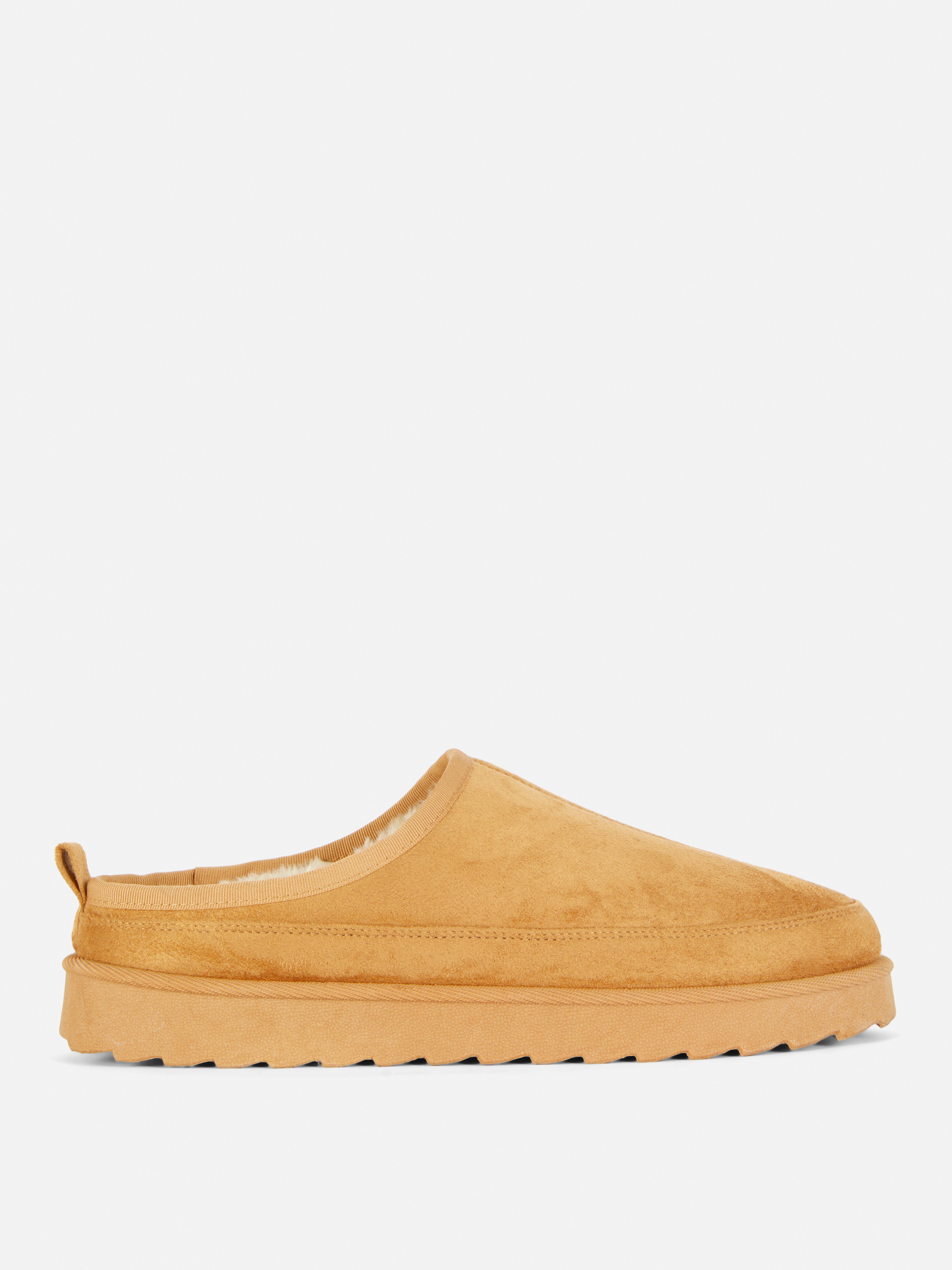 Ciabatte con fodera in pelliccia sintetica. Togliti le scarpe e rilassati con queste pantofole foderate in pelliccia sintetica.