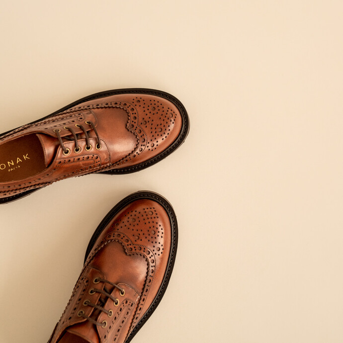Derbies à lacets et semelles crantées  en cuir cognac
