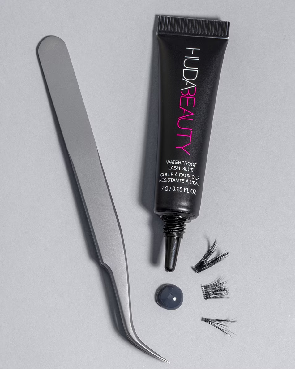 HUDA BEAUTY BLAKSTIENŲ KLIJAI VANDENIUI ATSPARŪS KLIJAI