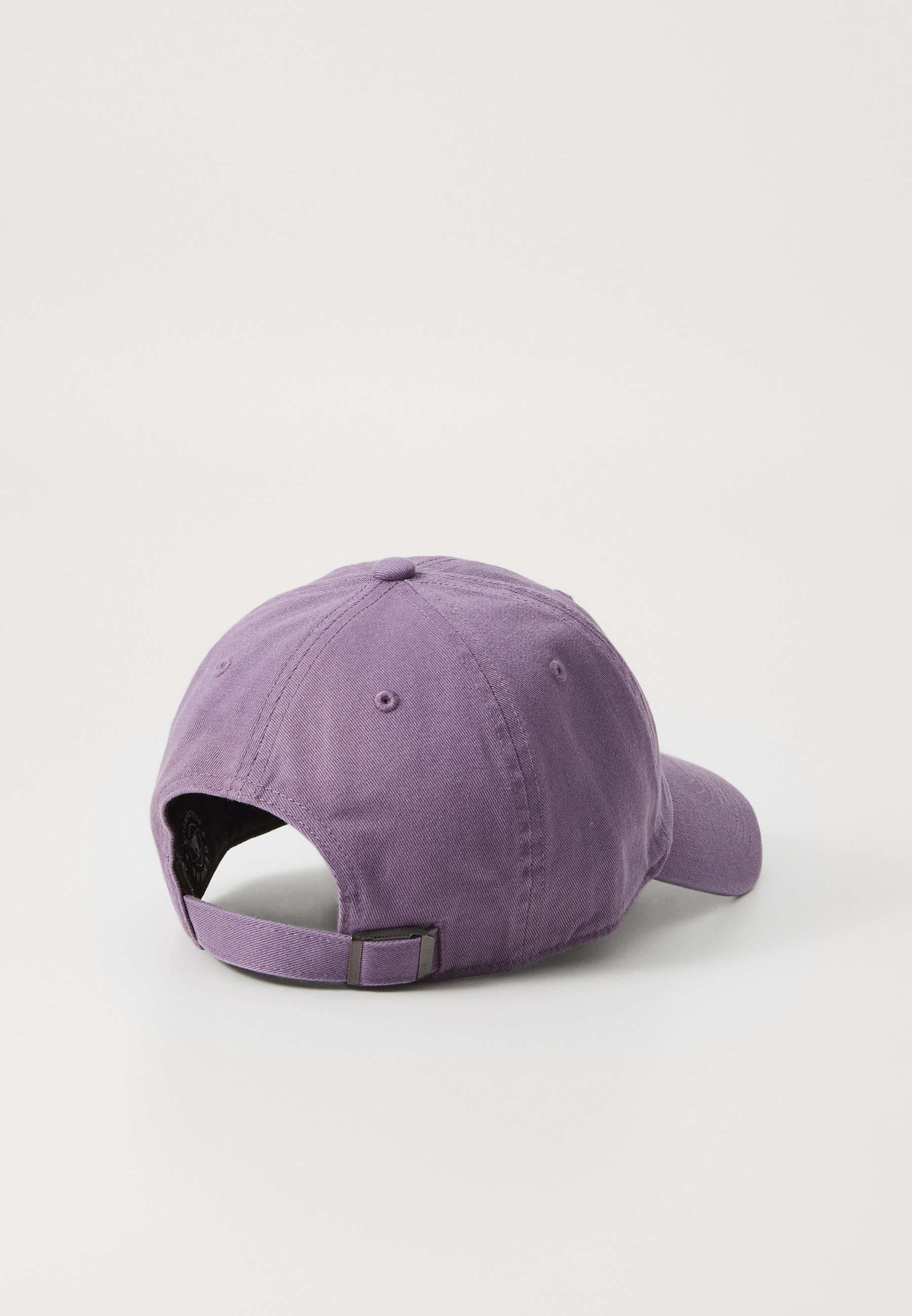 '47 Caps