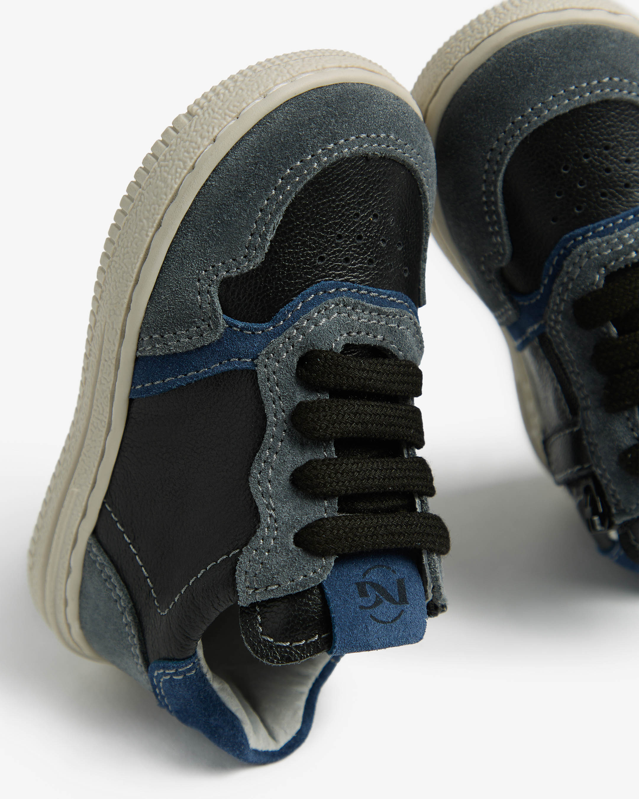  Junior-Sneaker aus Leder und Wildleder für Kinder