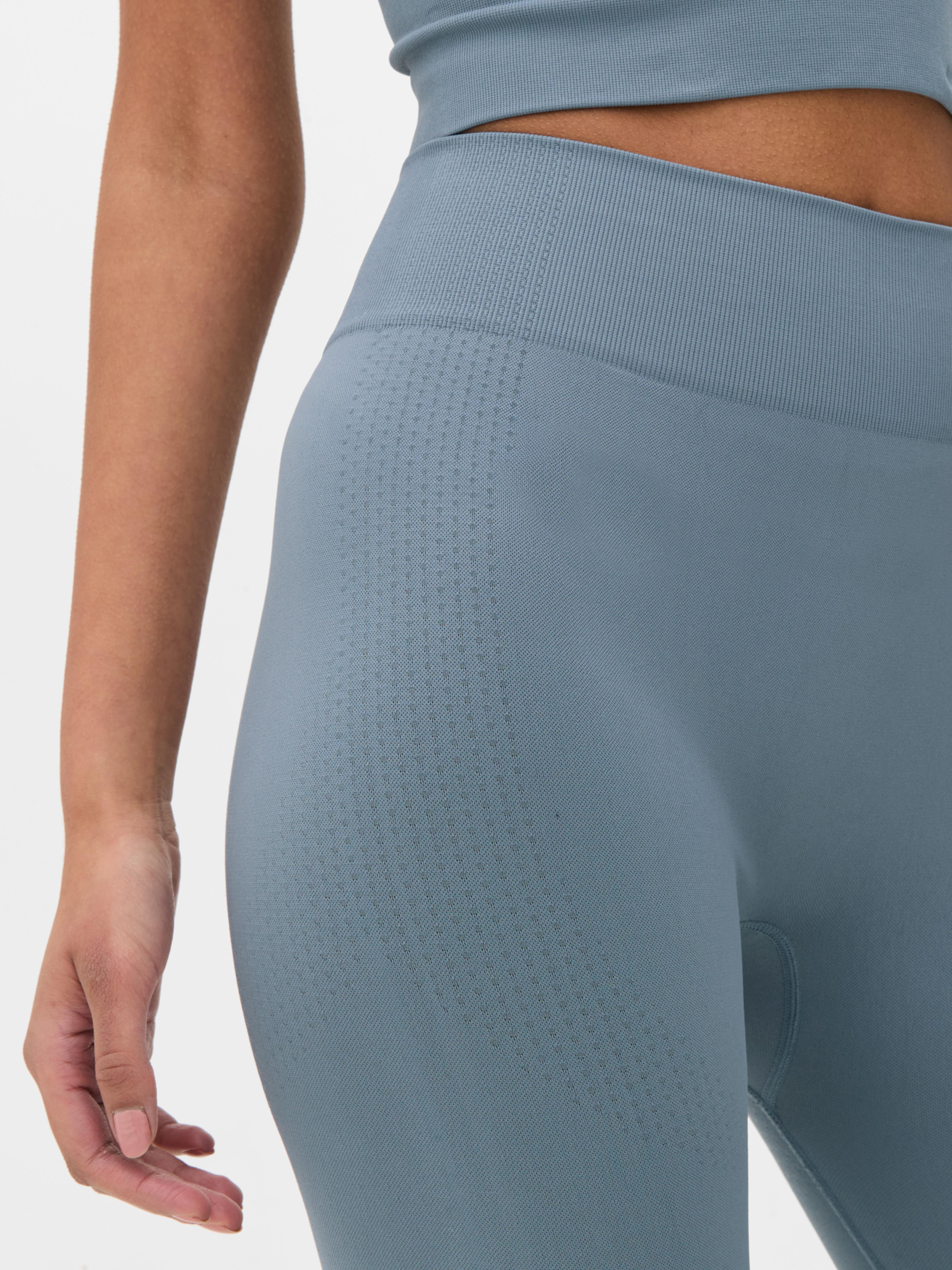 Colanți modelatori fără cusături. Colanți lungi cu talie înaltă și design fără cusături.