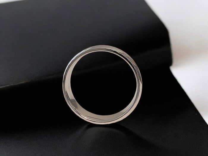 Heren trouwring van gerhodineerd 925 sterling zilver