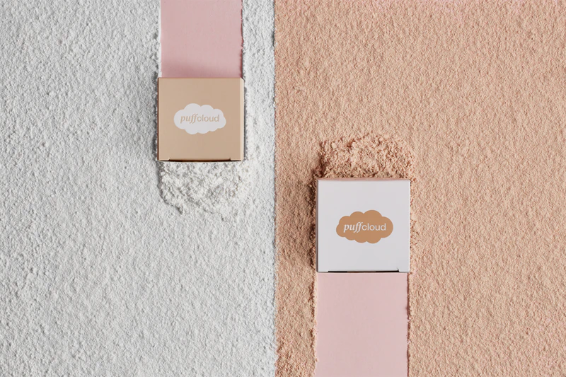 Paese Puff Cloud Under Eye Powder is een los, transparant poeder voor de huid rond de ogen.