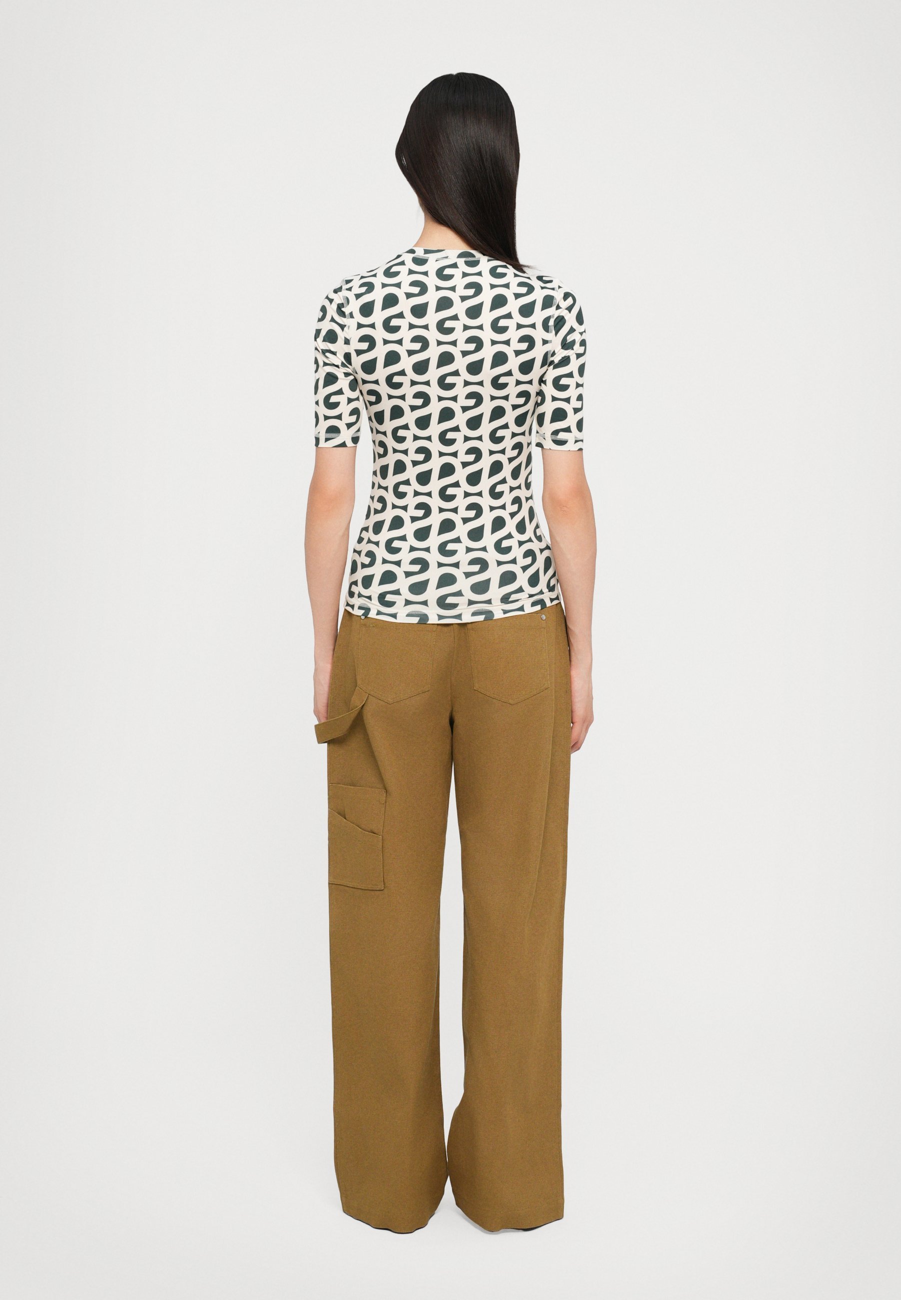 Stine Goya Print T-Shirt – Waldgrün/Weiß
