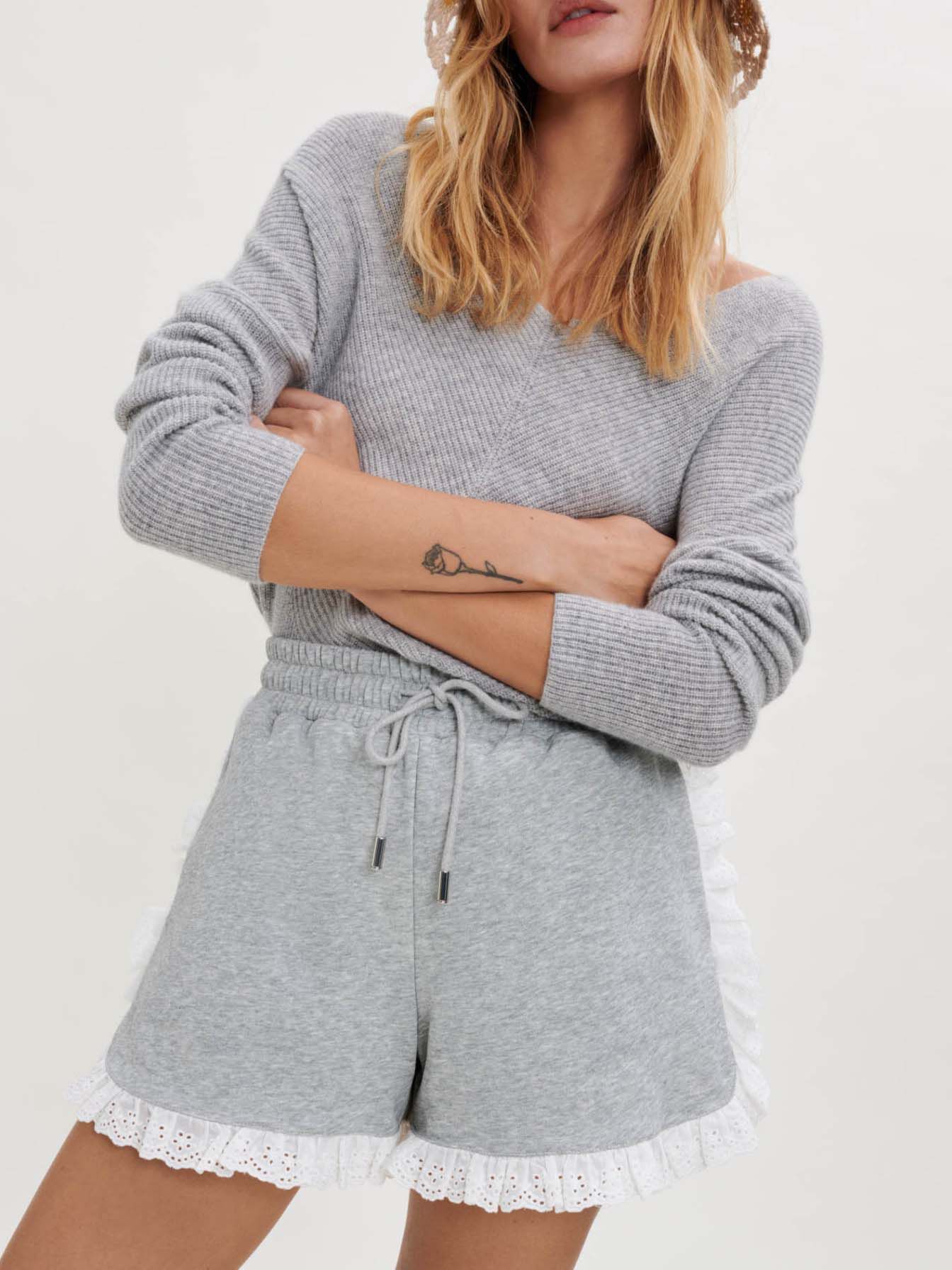 Fleece shorts met geborduurde ruches - Grijs