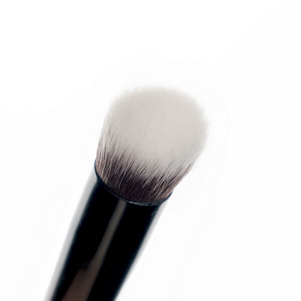 Brushworks nr. 8 Precise Angled Concealer Buffing Brush