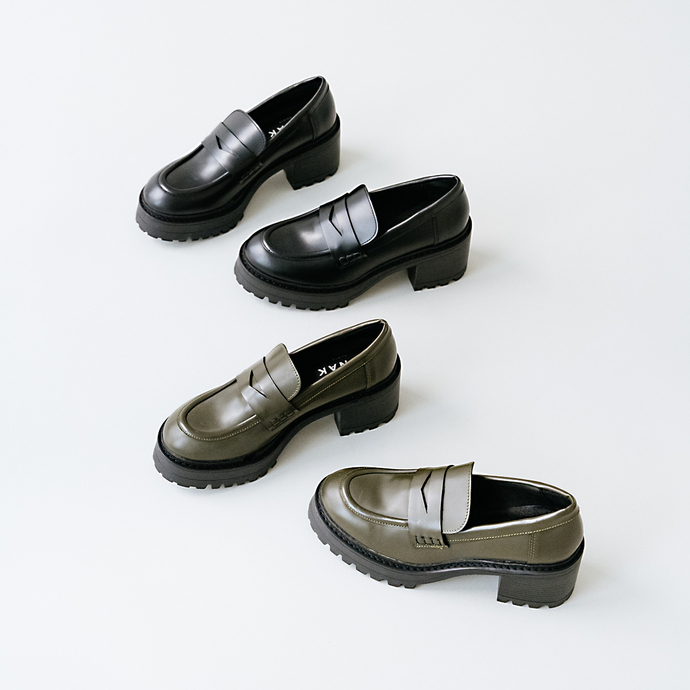 Mocassins à talons et semelles crantées  en cuir glacé noir