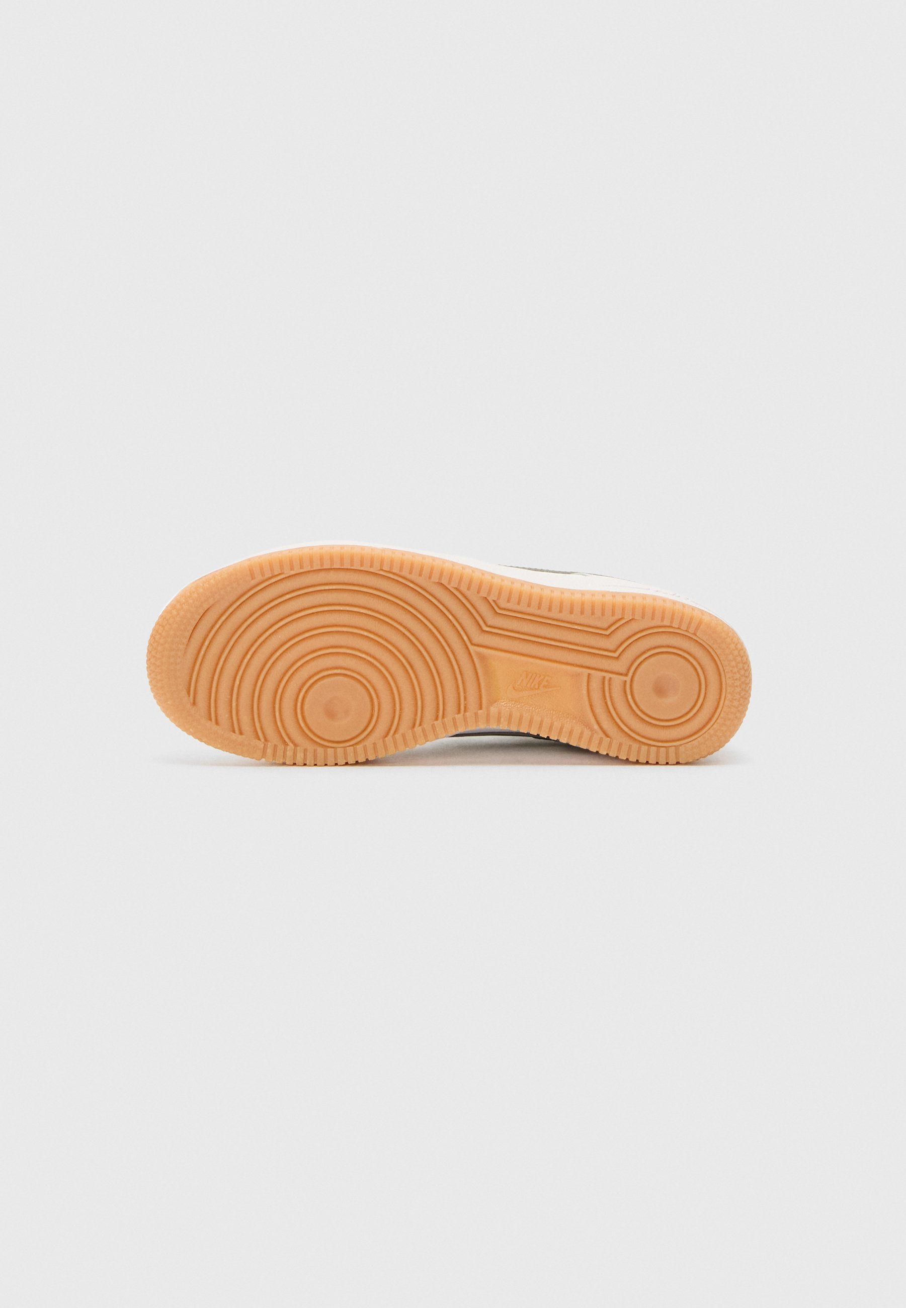 AIR FORCE 1 UNISEX - Joggesko - photon dust/white/fir/gum med brownNike Sportswear
