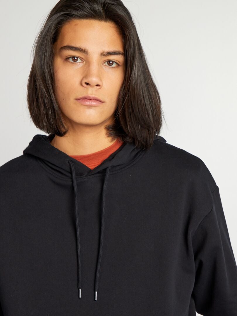 Bluza z kapturem z haftowanym detalem - czarna