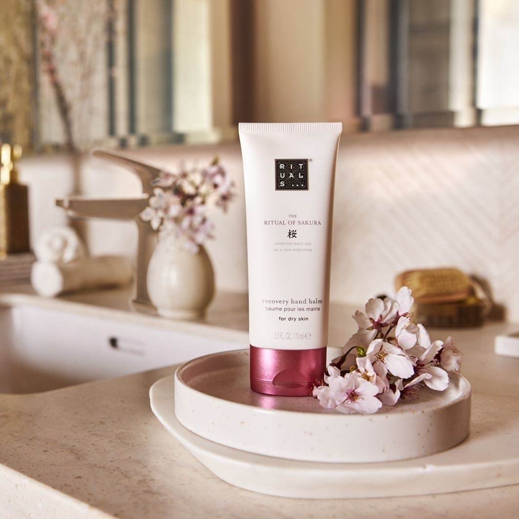 Krém na ruky Rituals Regeneračný balzam na ruky Ritual of Sakura - 70 ml