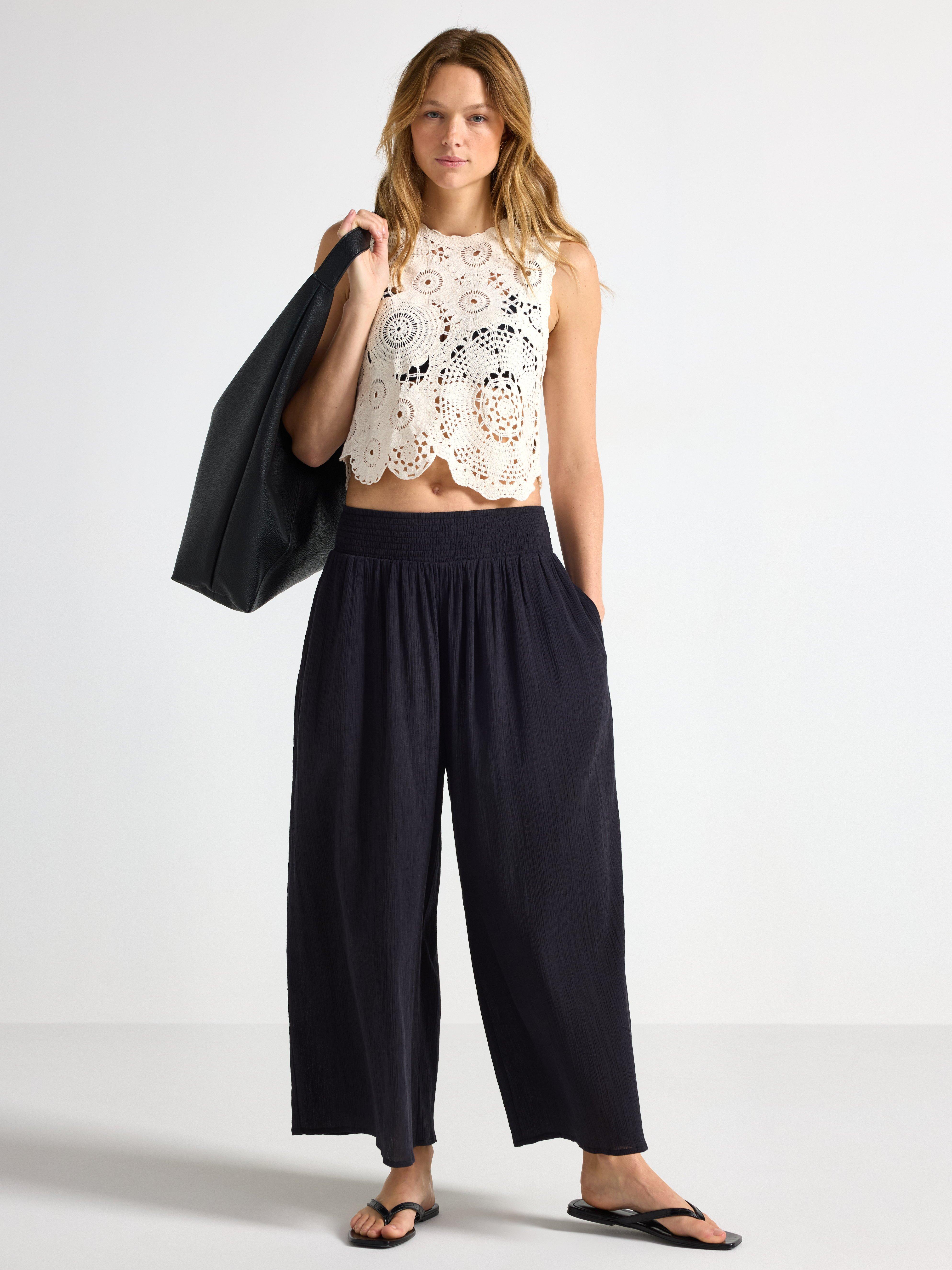 Pantalones anchos tobilleros negros