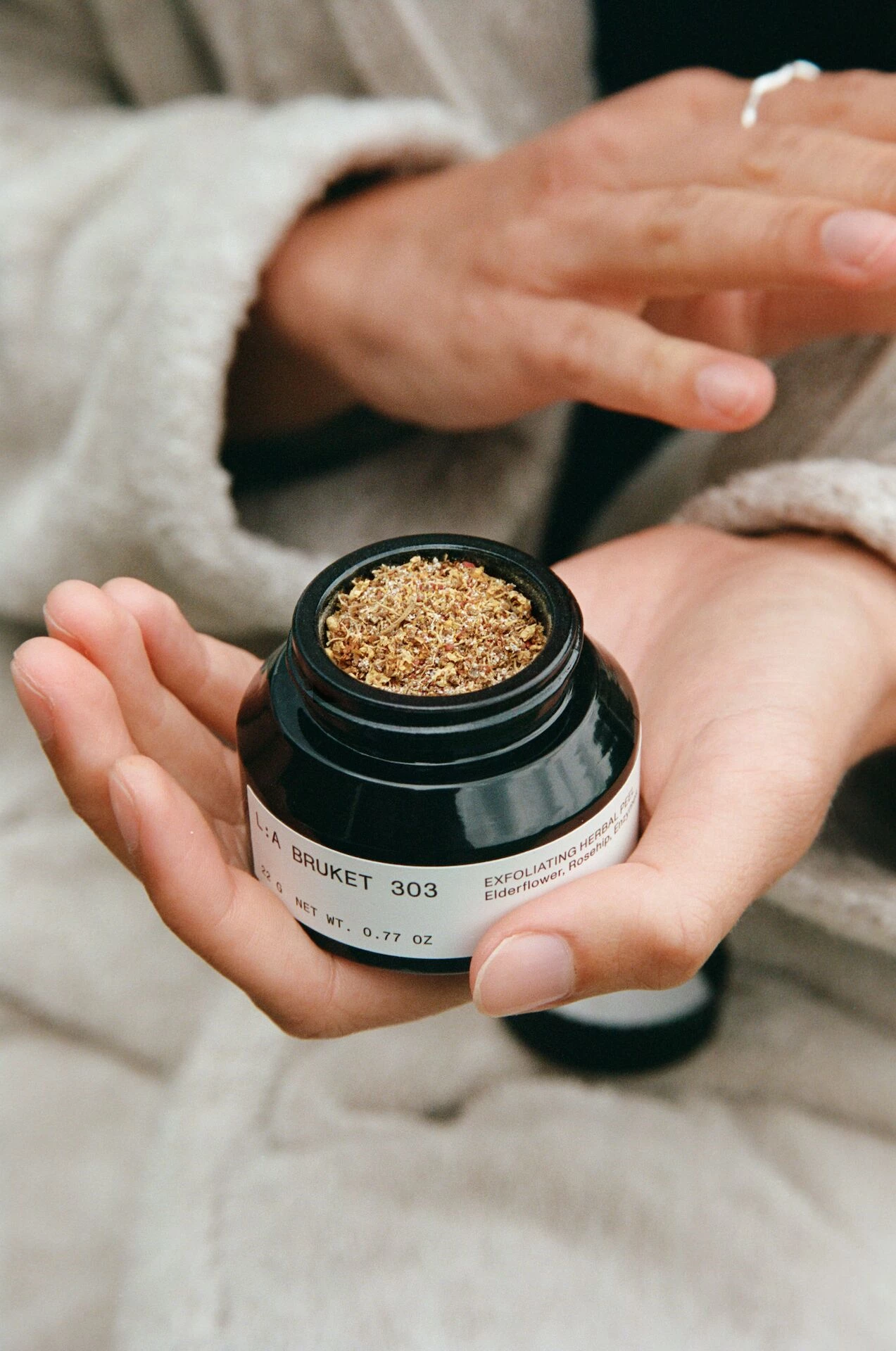 302 Peeling exfoliant cu plante 22 g - L:a Bruket