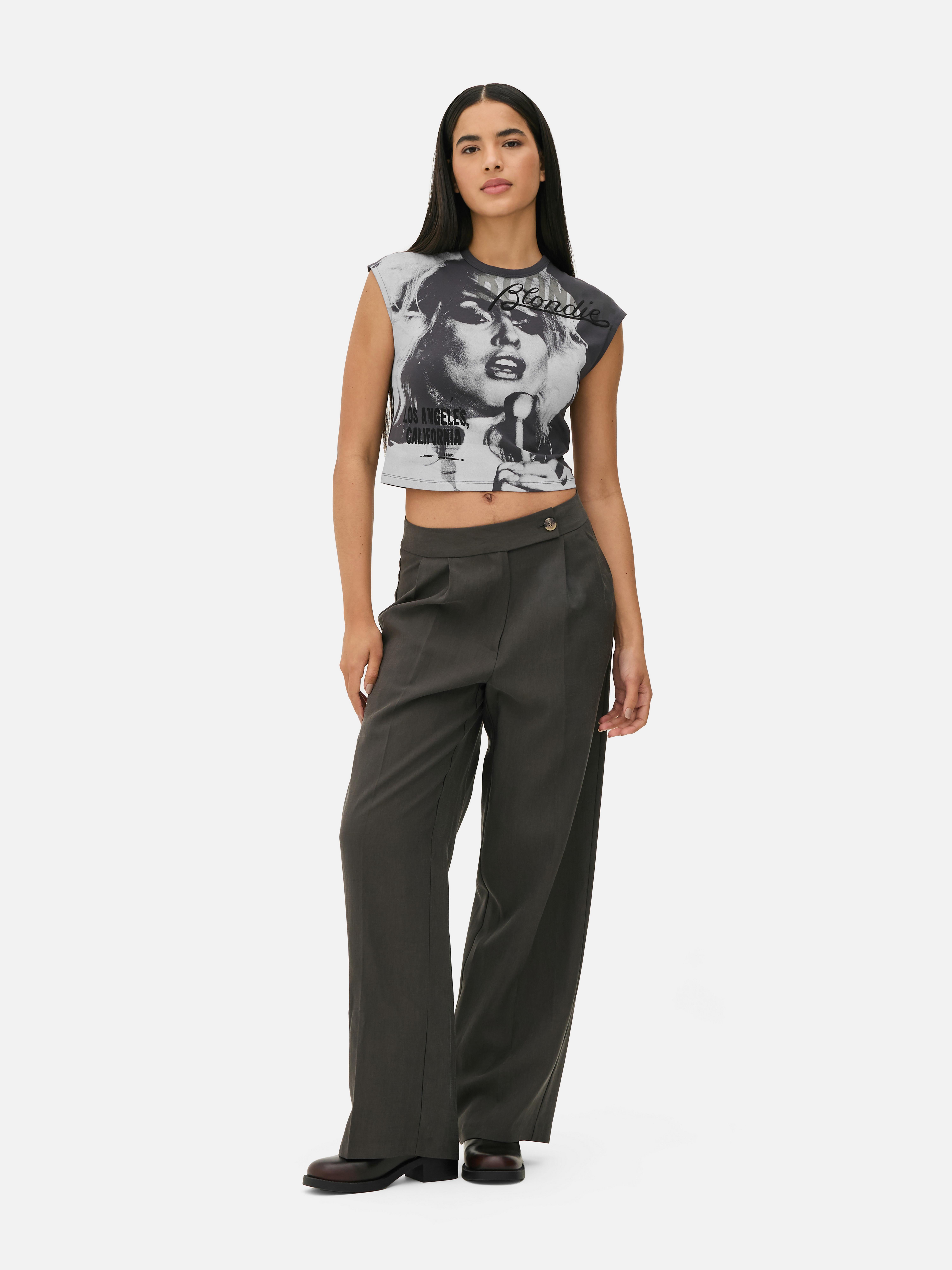 Tricou pentru bebeluși cu imprimeu Blondie. Un tricou scurt cu mâneci scurte și imprimeu Blondie pe față.