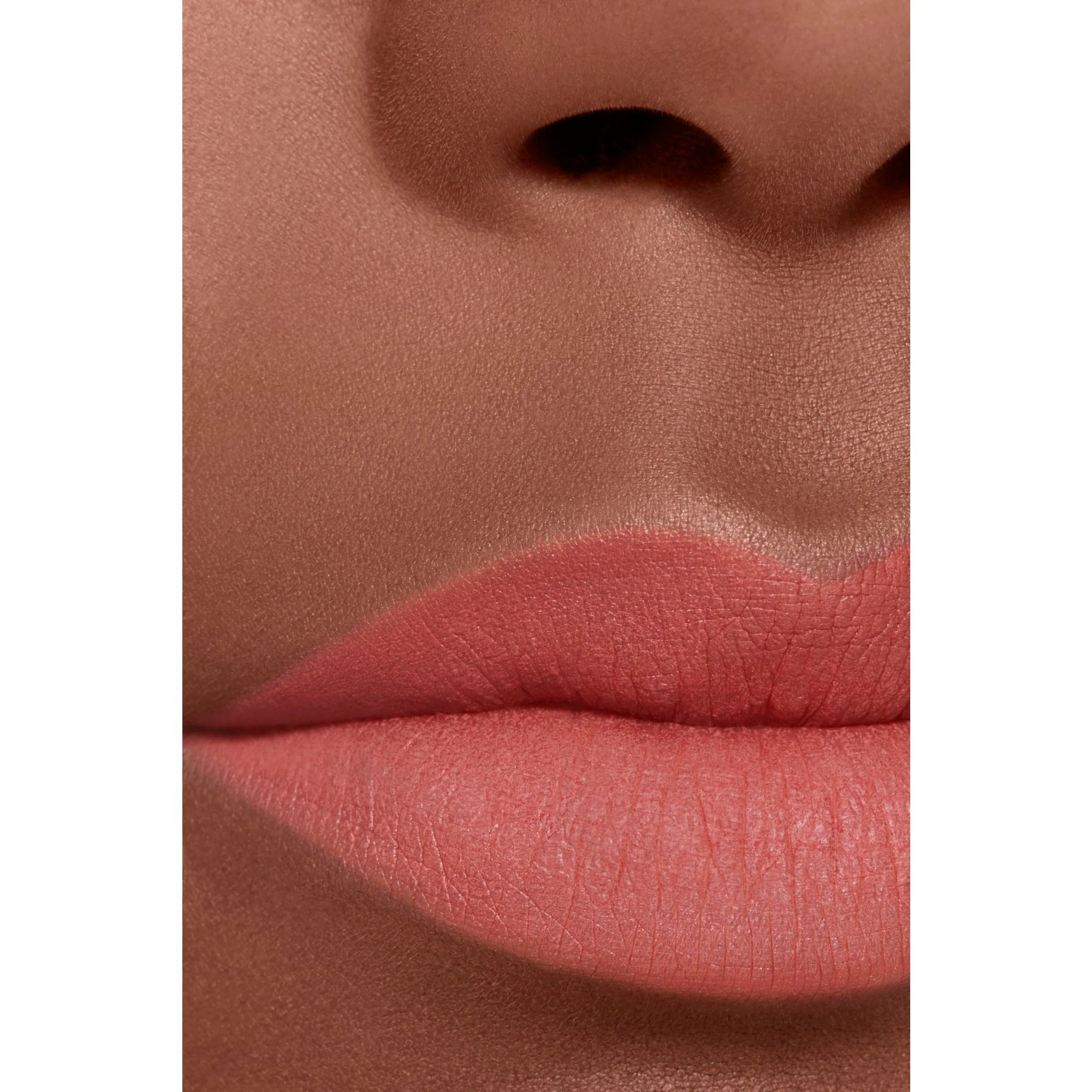 ROUGE ALLURE LIQUID VELVET - IL ROSSETTO FLUIDO OPACO INTENSO ULTRA-TENUTA
