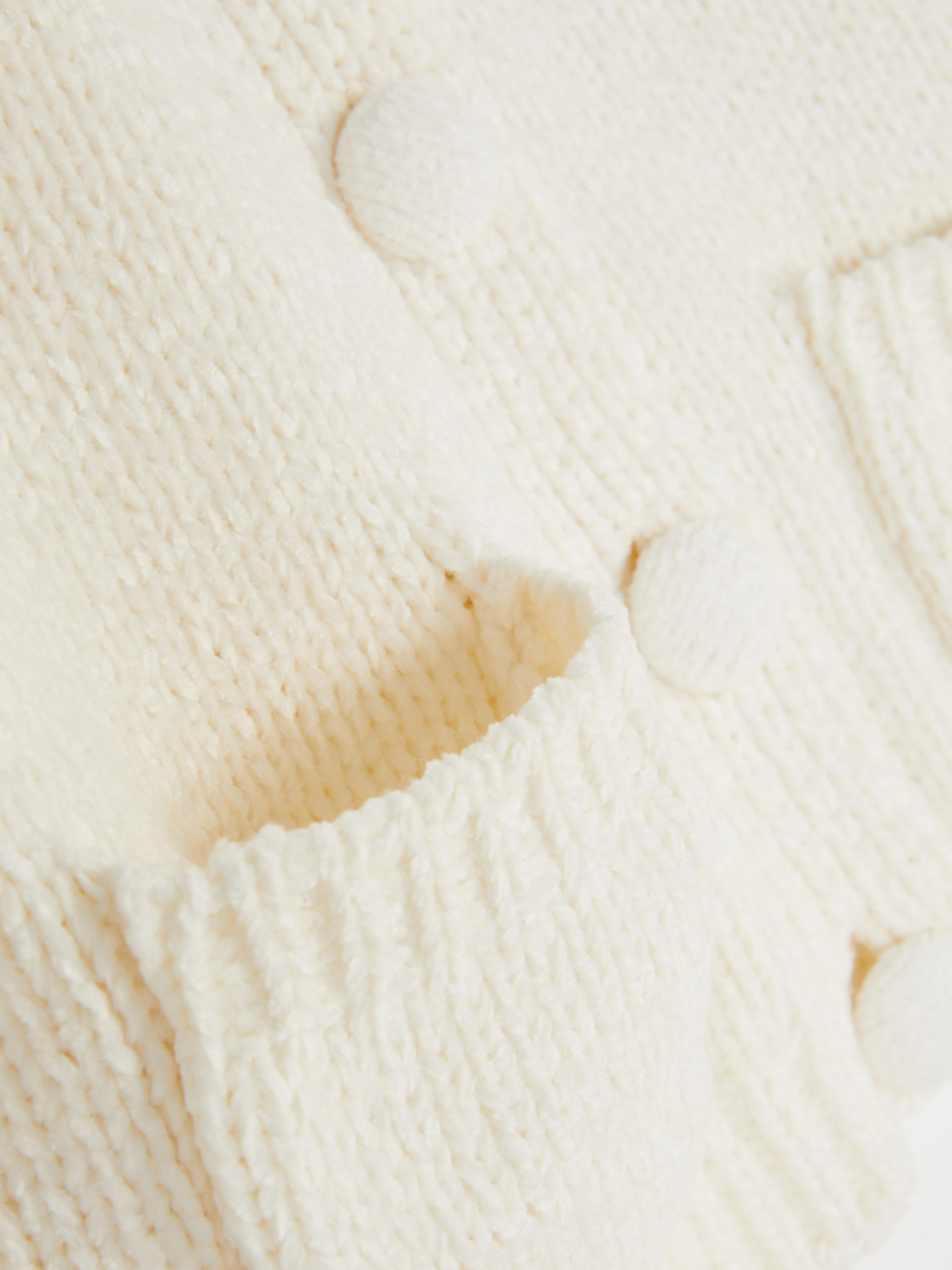 Chenille-neuletakki, jossa pyöreä pääntie Chenille-neuletakki, jossa on pyöreä pääntie, pitkät hihat ja napit edessä