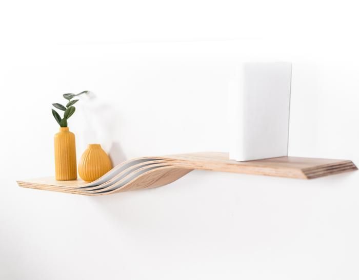Schwebendes Wandregal – EWART WOODS – Eschenholz, 60 cm – Modernes, geschwungenes Design
