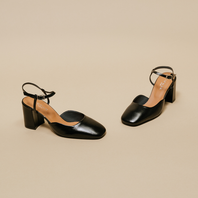 Babies à talons et bouts carrés  en cuir noir