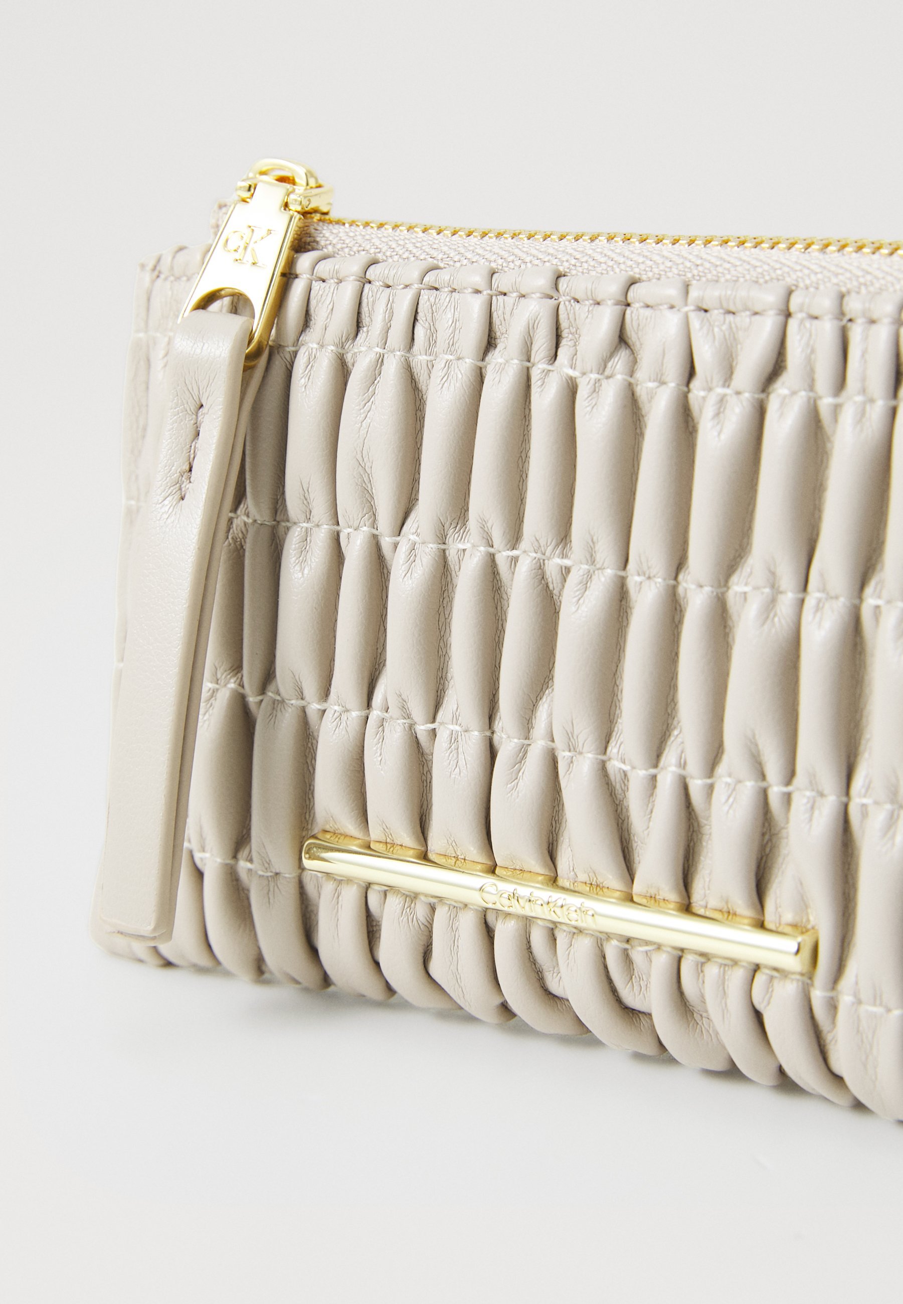 Calvin Klein Jeans RUCHED MED ZIP - Rahakott - chateau