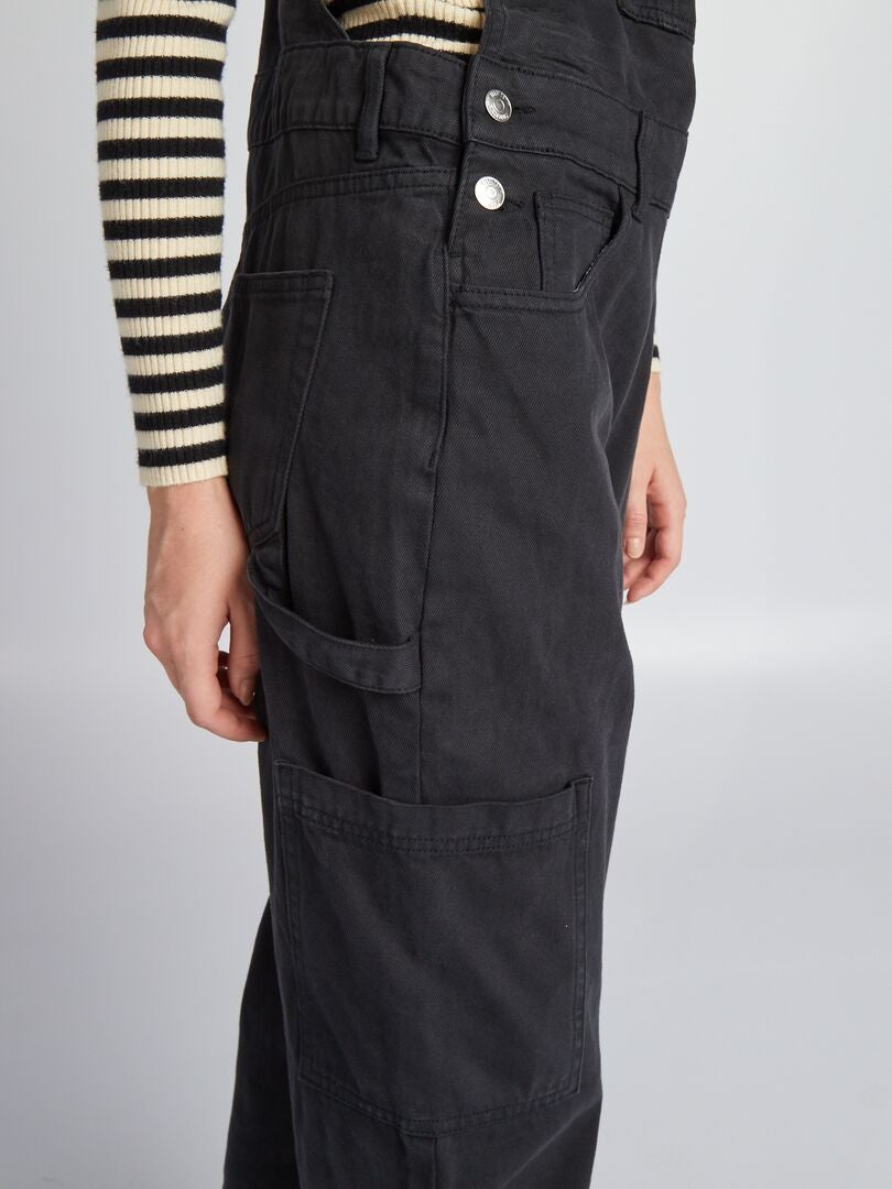 Peto con bolsillos con solapa - NEGRO
