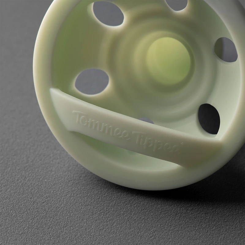 Tommee Tippee krūts formas zīdāmā rotaļlieta 0-6 m
