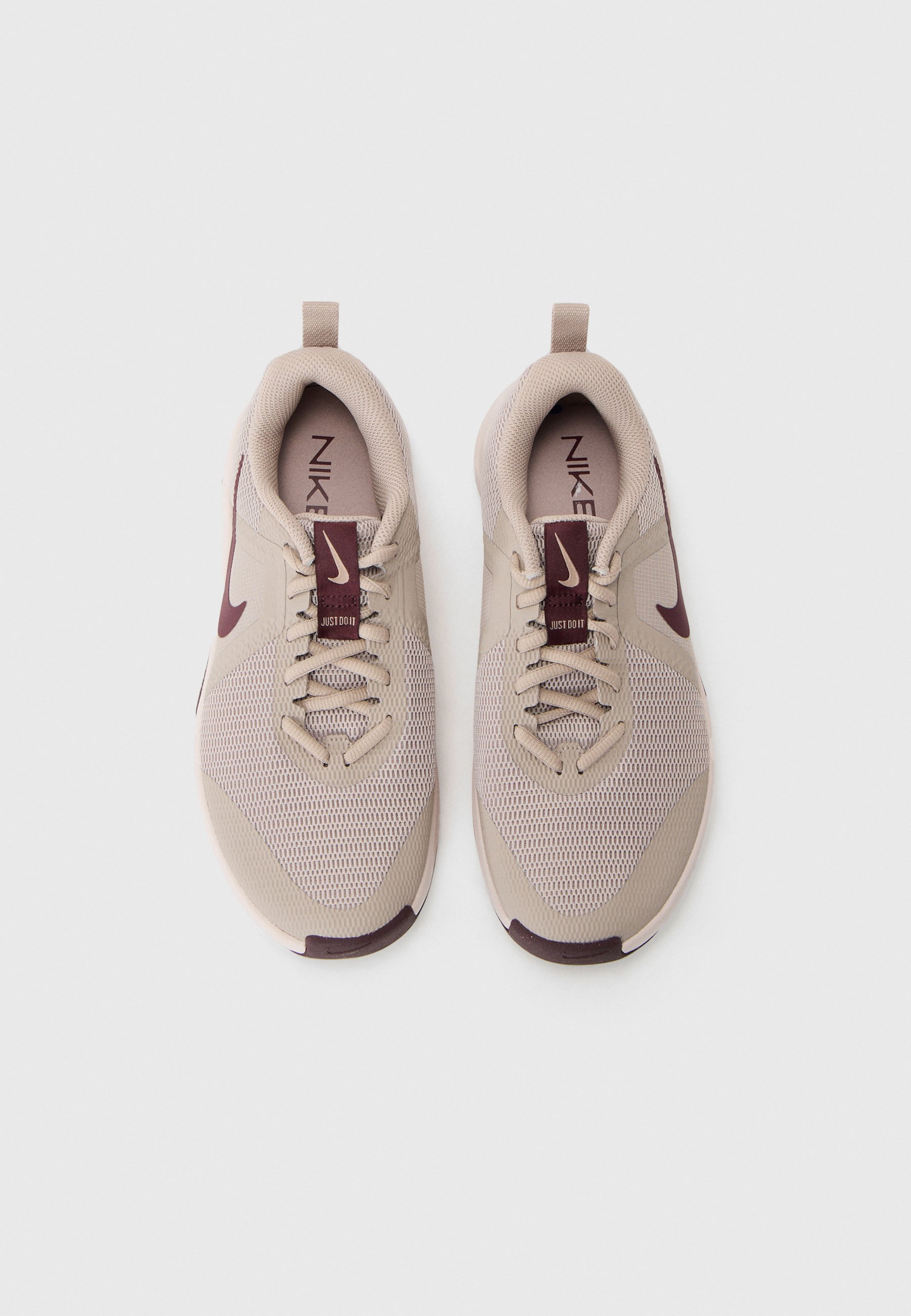 Nike Performance MC TRAINER 3 - Trainingsschoen - malt/burgundy crush/silt red
