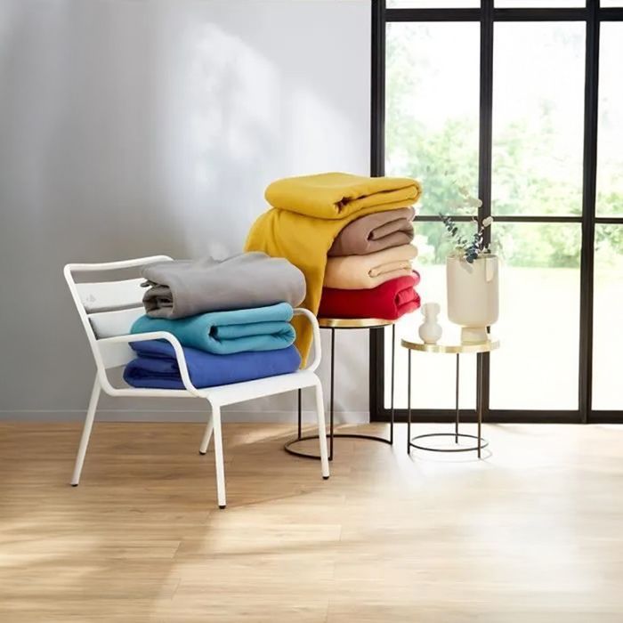 Manta polar Isba Honey de 220x240 cm, 100% poliéster, 320 g/m², ignífuga.