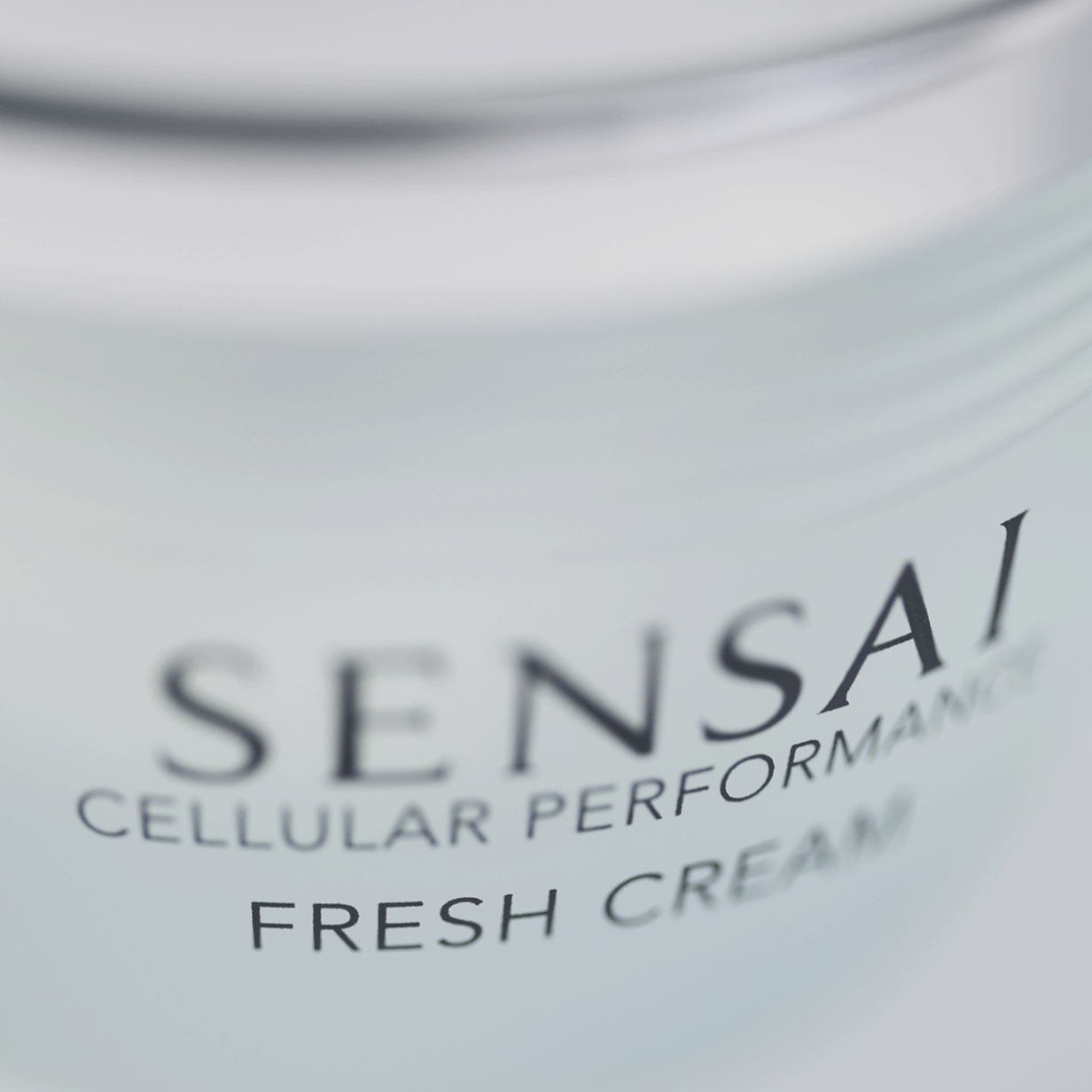 Cellular Performance svaigais krēms Grezni mitrinoši un barojoši krēmi