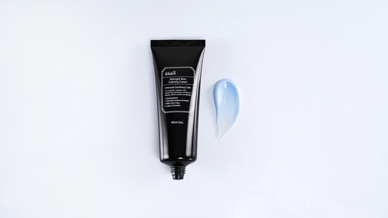 Klairs Midnight Blue Calming Cream nomierinošs krēms pēc sauļošanās jutīgai un kairinātai ādai.